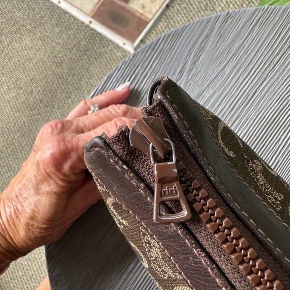 Authentic CELINE C Horse Carriage Canvas Clutch Amazing Condition. Made in Italy - Picture 8 of 13